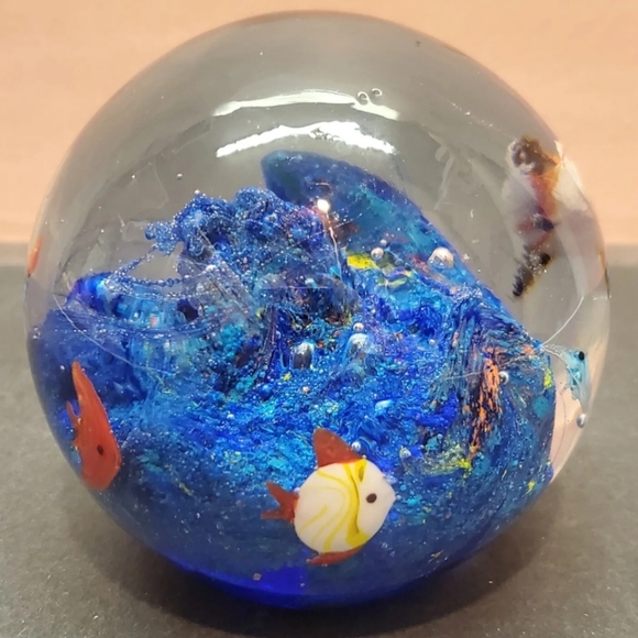 Vintage Crystal Clear Aquarium Art Paperweight Crystal Globe Expertly Crafted - Picture 7 of 12